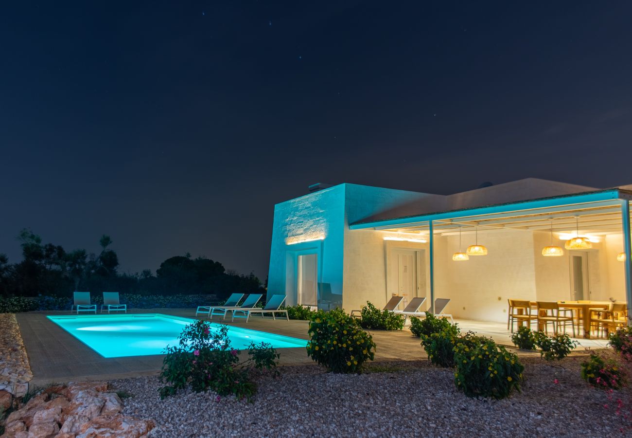 Villa in Torre Vado - Moderne Highend-Villa mit Pool 2km from Meer