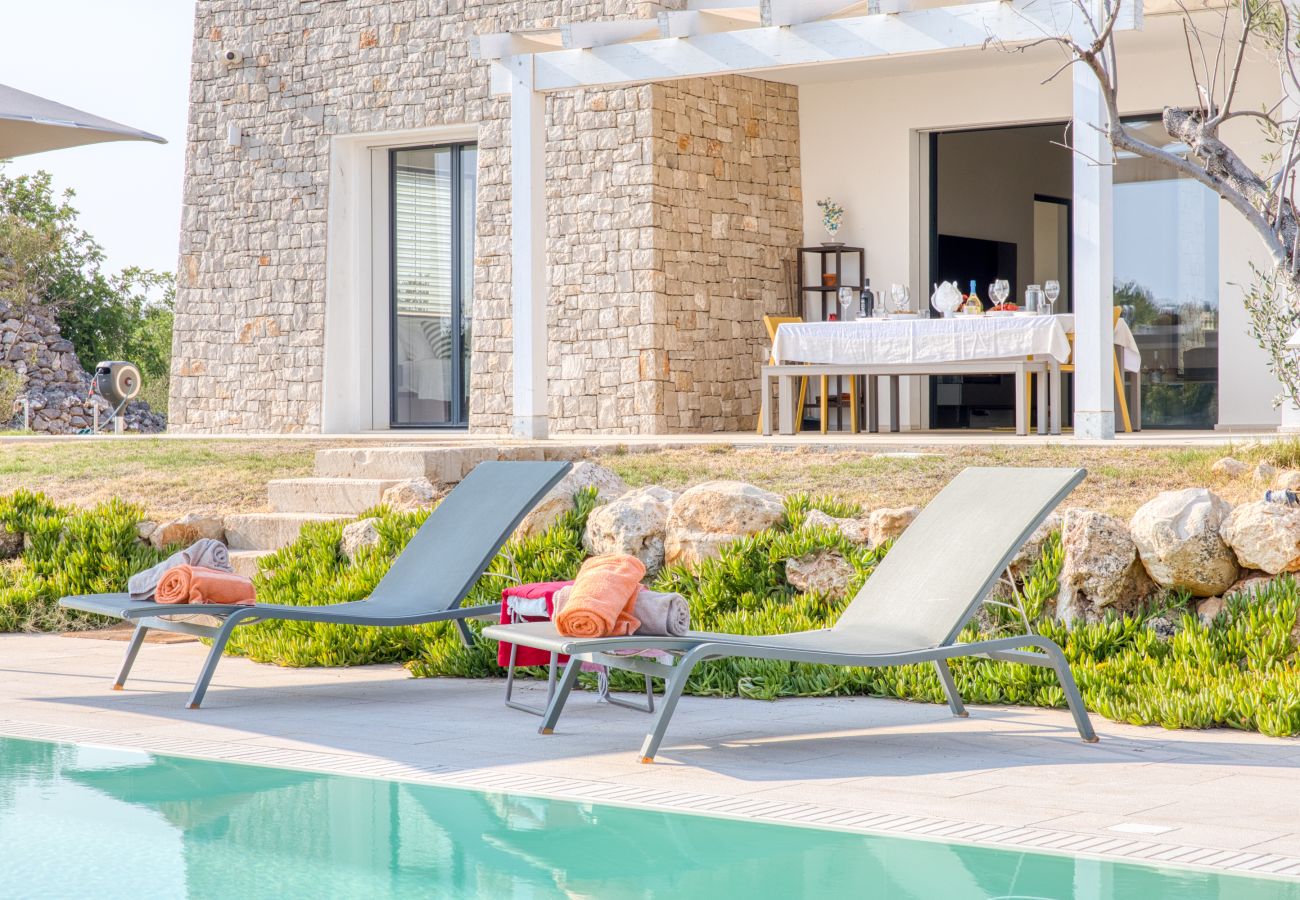 Villa in Leuca - Moderne Supervilla auf 3 Ebenen, Pool u. Meerblick
