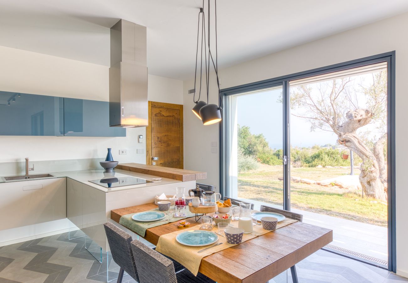 Villa in Leuca - Moderne Supervilla auf 3 Ebenen, Pool u. Meerblick