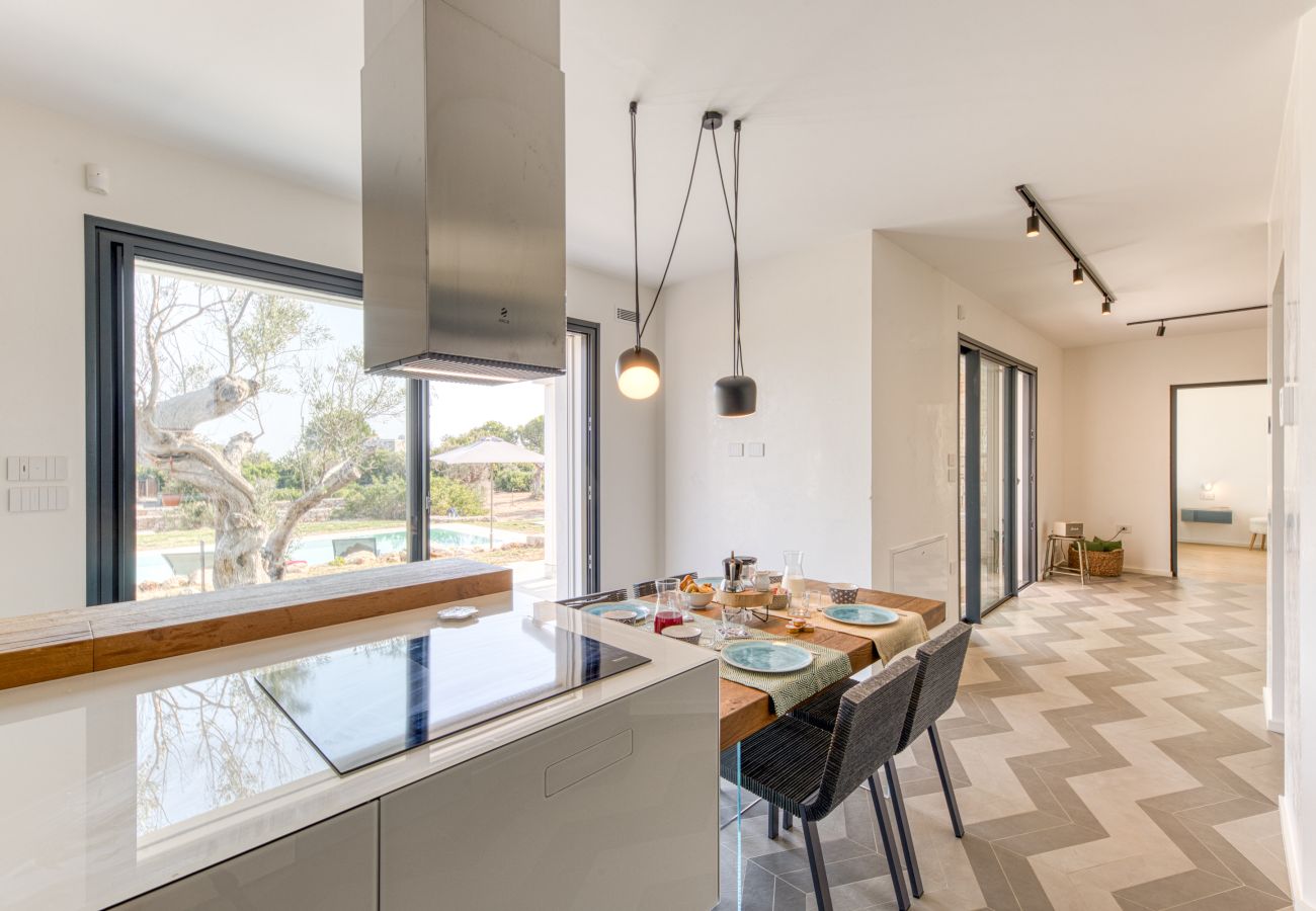 Villa in Leuca - Moderne Supervilla auf 3 Ebenen, Pool u. Meerblick