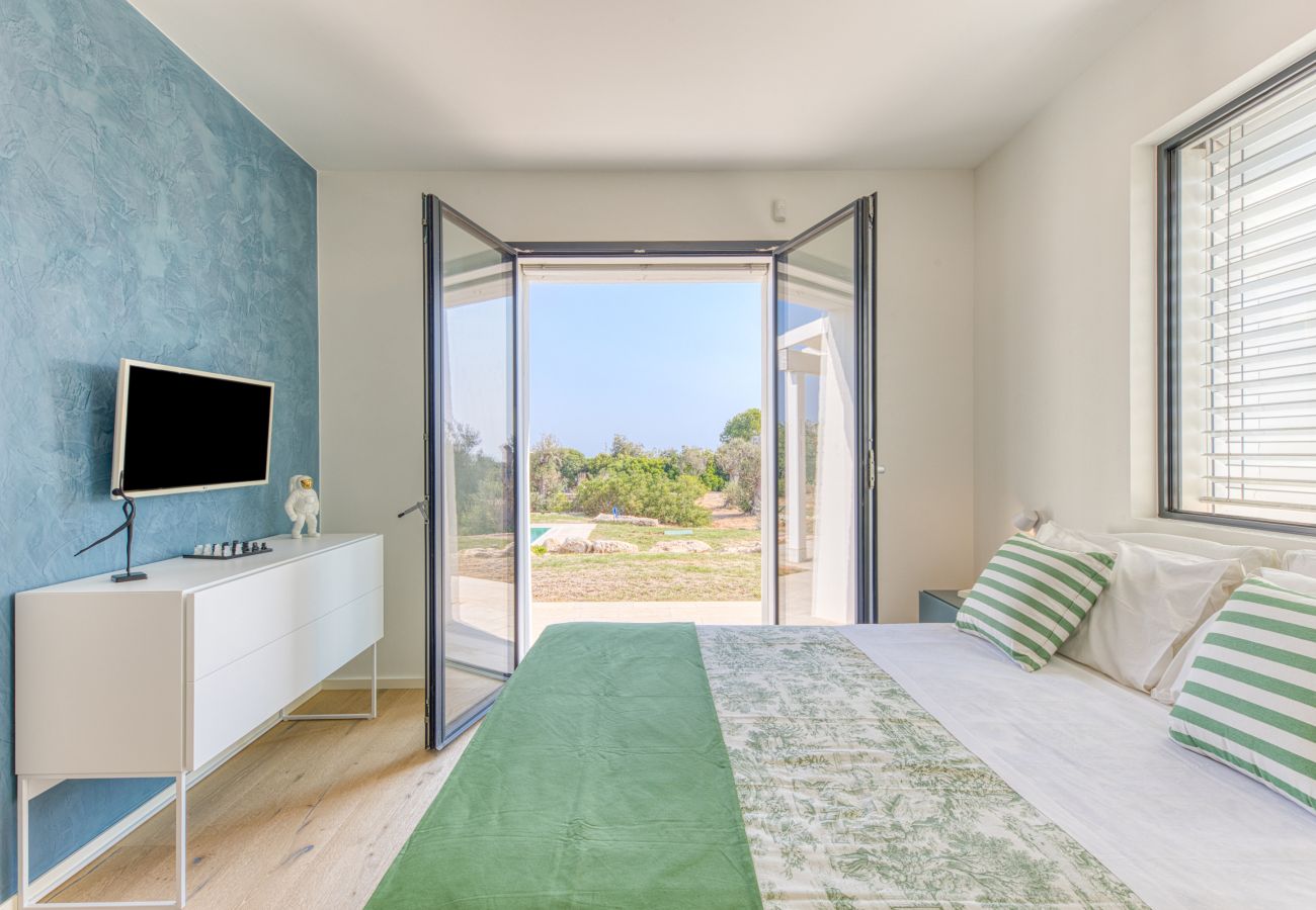 Villa in Leuca - Moderne Supervilla auf 3 Ebenen, Pool u. Meerblick
