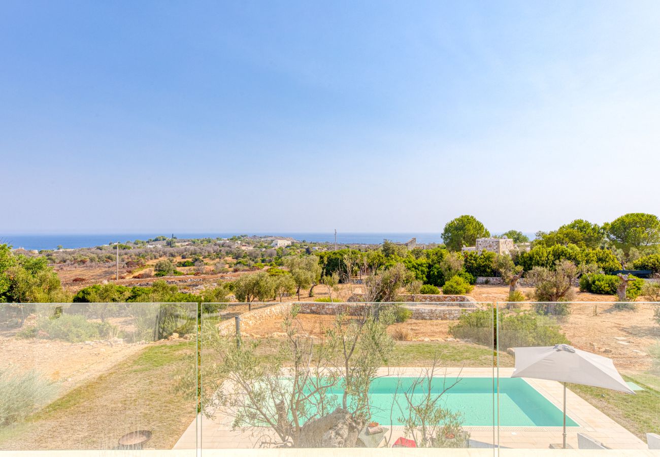 Villa in Leuca - Moderne Supervilla auf 3 Ebenen, Pool u. Meerblick
