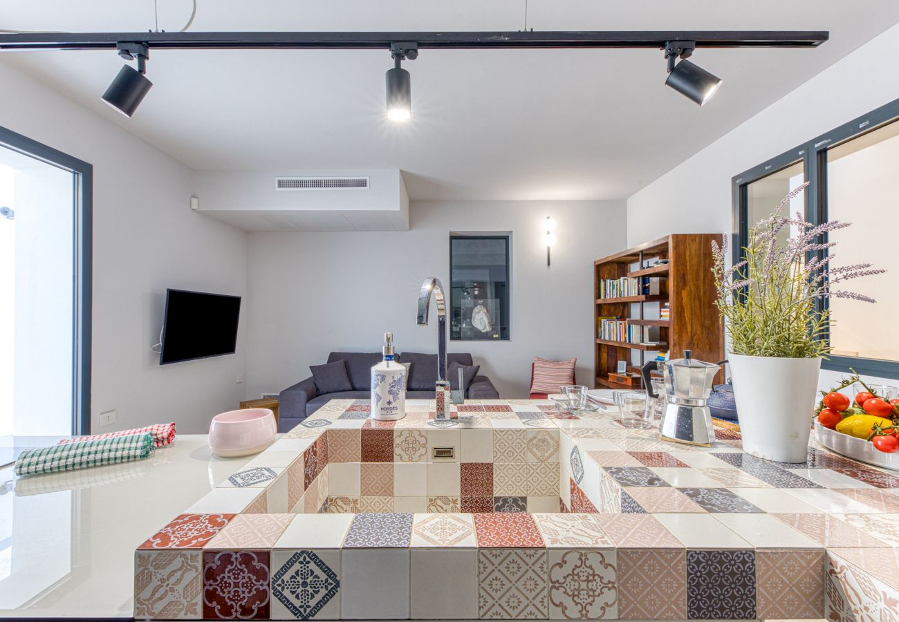 Villa in Leuca - Moderne Supervilla auf 3 Ebenen, Pool u. Meerblick