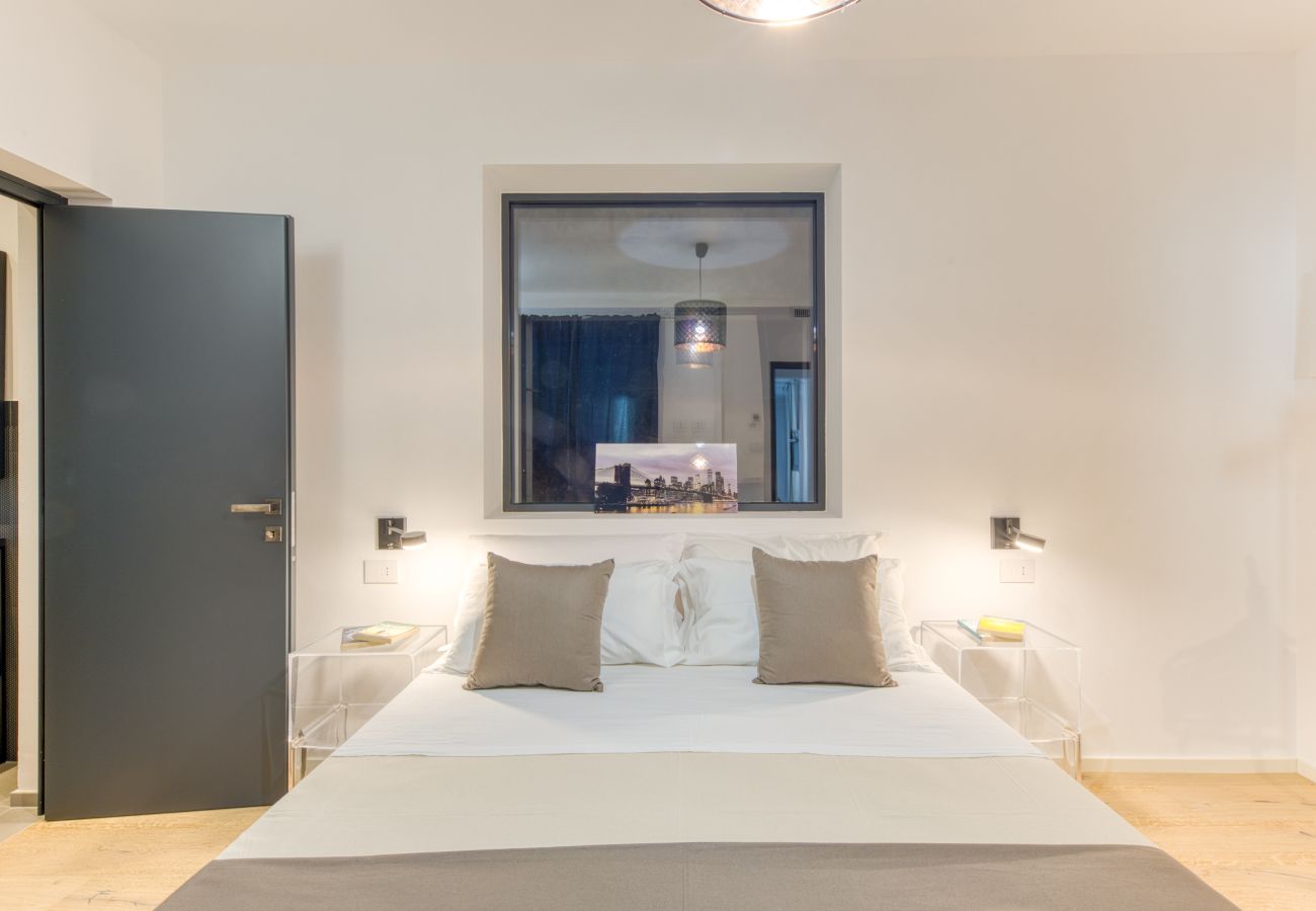 Villa in Leuca - Moderne Supervilla auf 3 Ebenen, Pool u. Meerblick