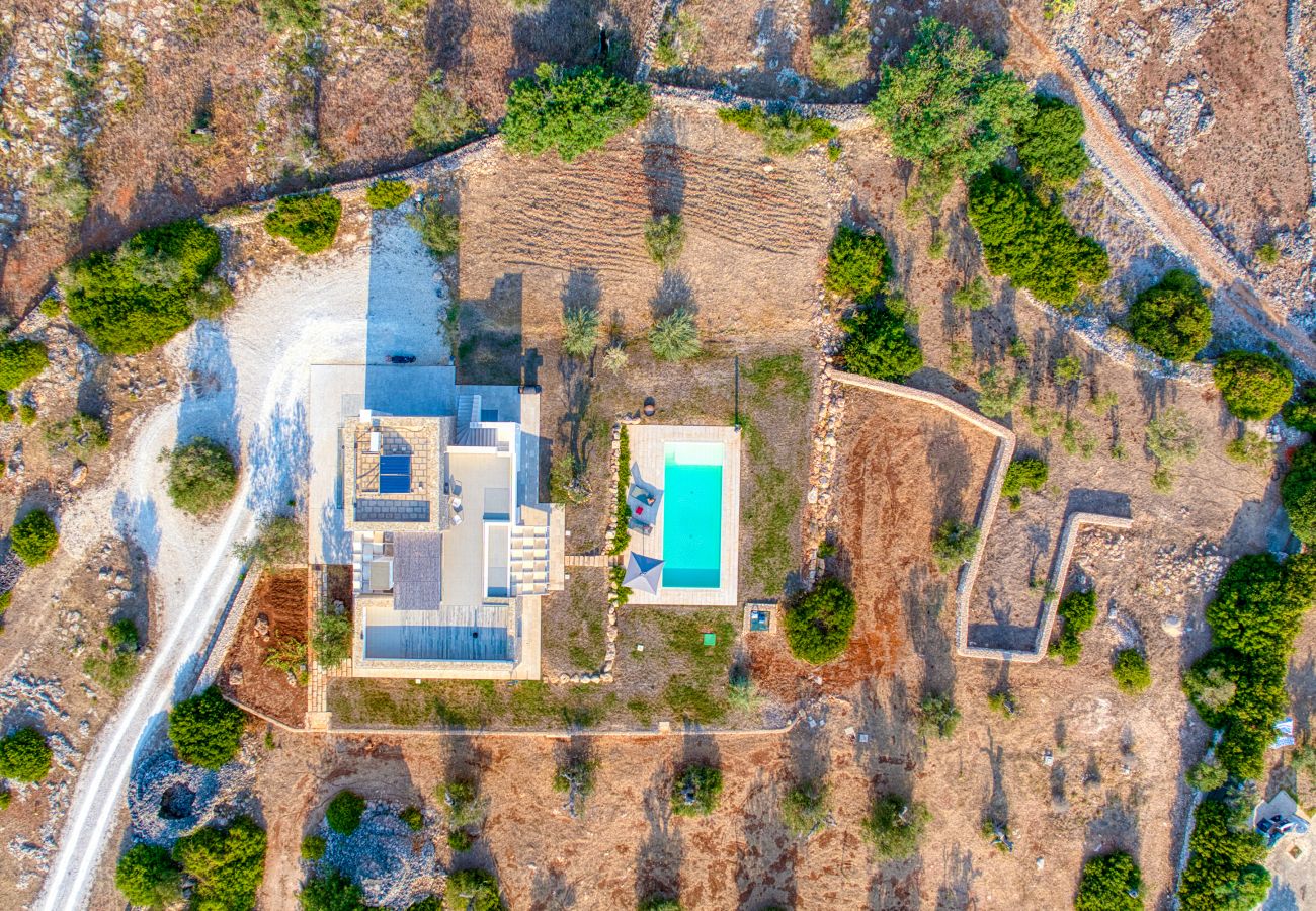 Villa in Leuca - Moderne Supervilla auf 3 Ebenen, Pool u. Meerblick