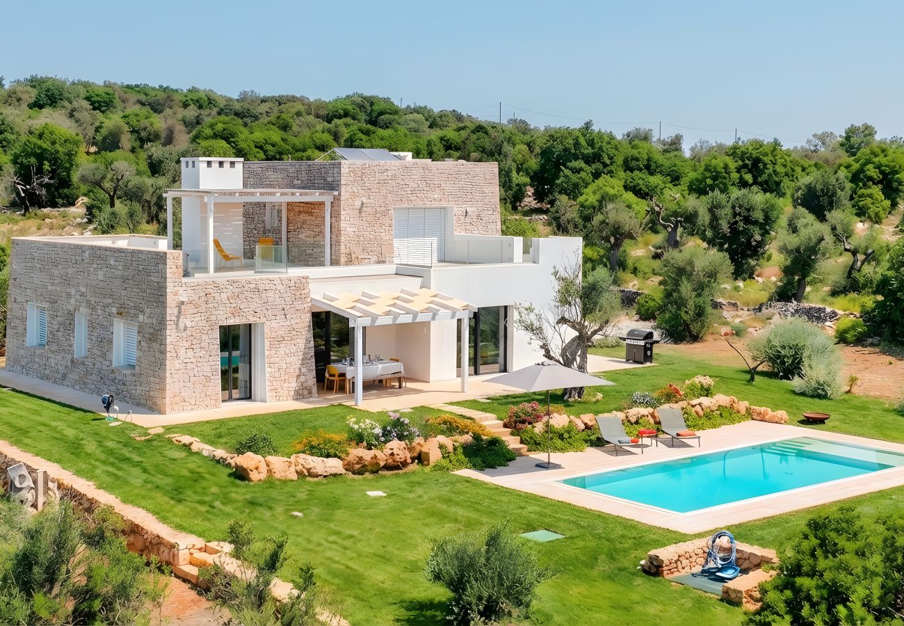 Villa in Leuca - Moderne Supervilla auf 3 Ebenen, Pool u. Meerblick