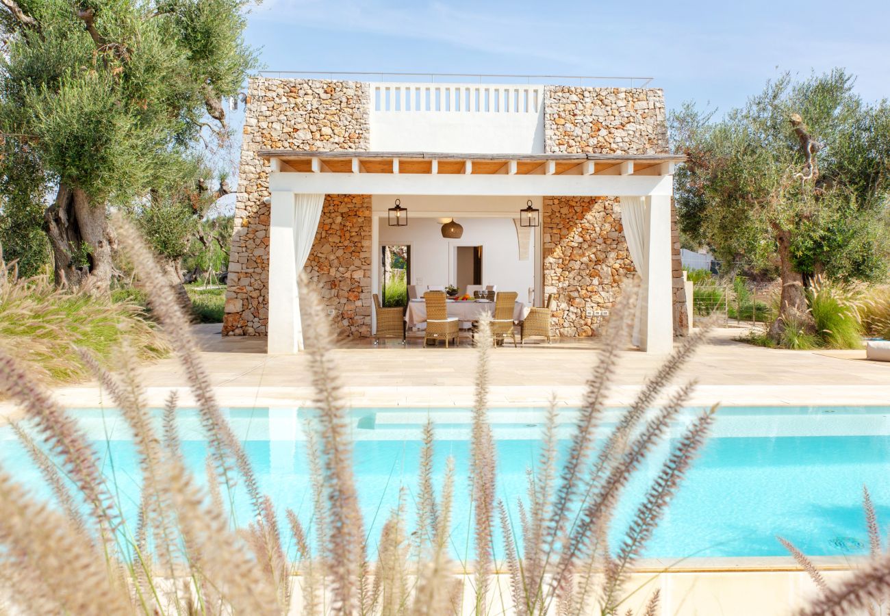 Villa in Leuca - Gehobene Natursteinvilla mit 2 Pools und Meerblick