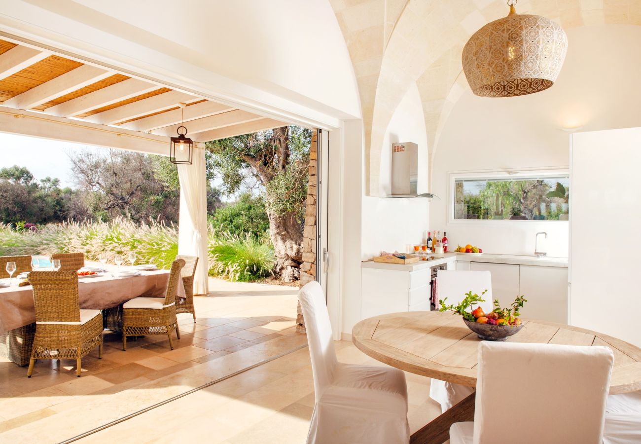 Villa in Leuca - Gehobene Natursteinvilla mit 2 Pools und Meerblick