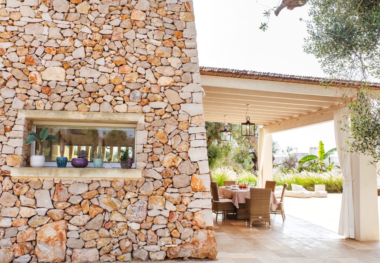 Villa in Leuca - Gehobene Natursteinvilla mit 2 Pools und Meerblick