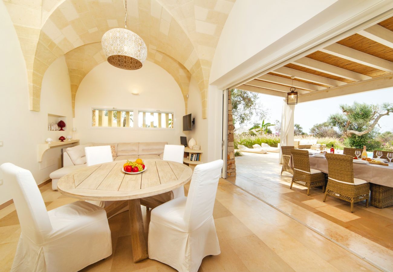 Villa in Leuca - Gehobene Natursteinvilla mit 2 Pools und Meerblick