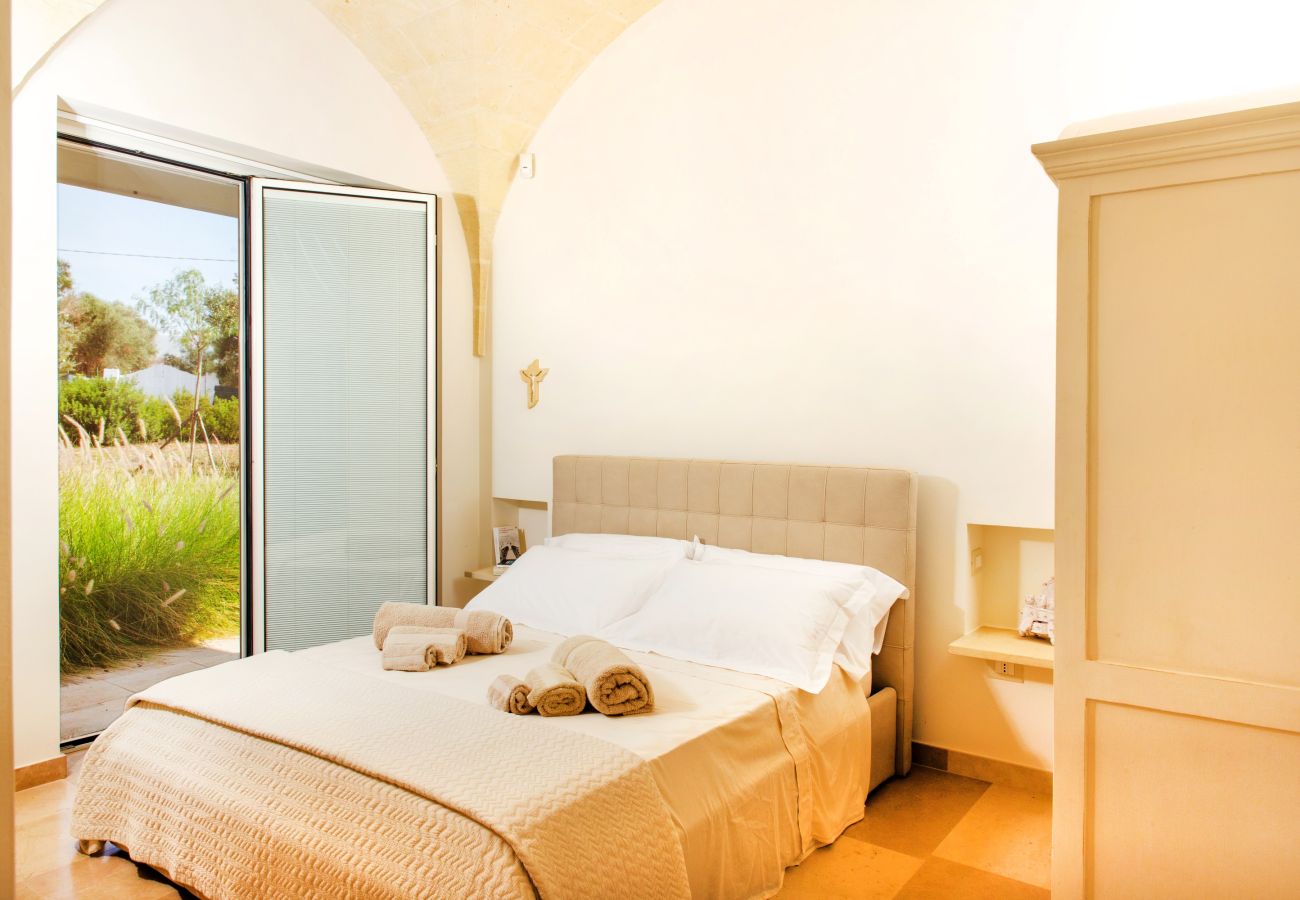 Villa in Leuca - Gehobene Natursteinvilla mit 2 Pools und Meerblick