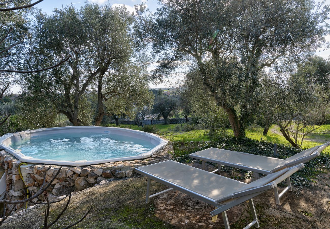 Villa in Ostuni - Gemütliches Sommerhaus mit kl. Pool & Garten