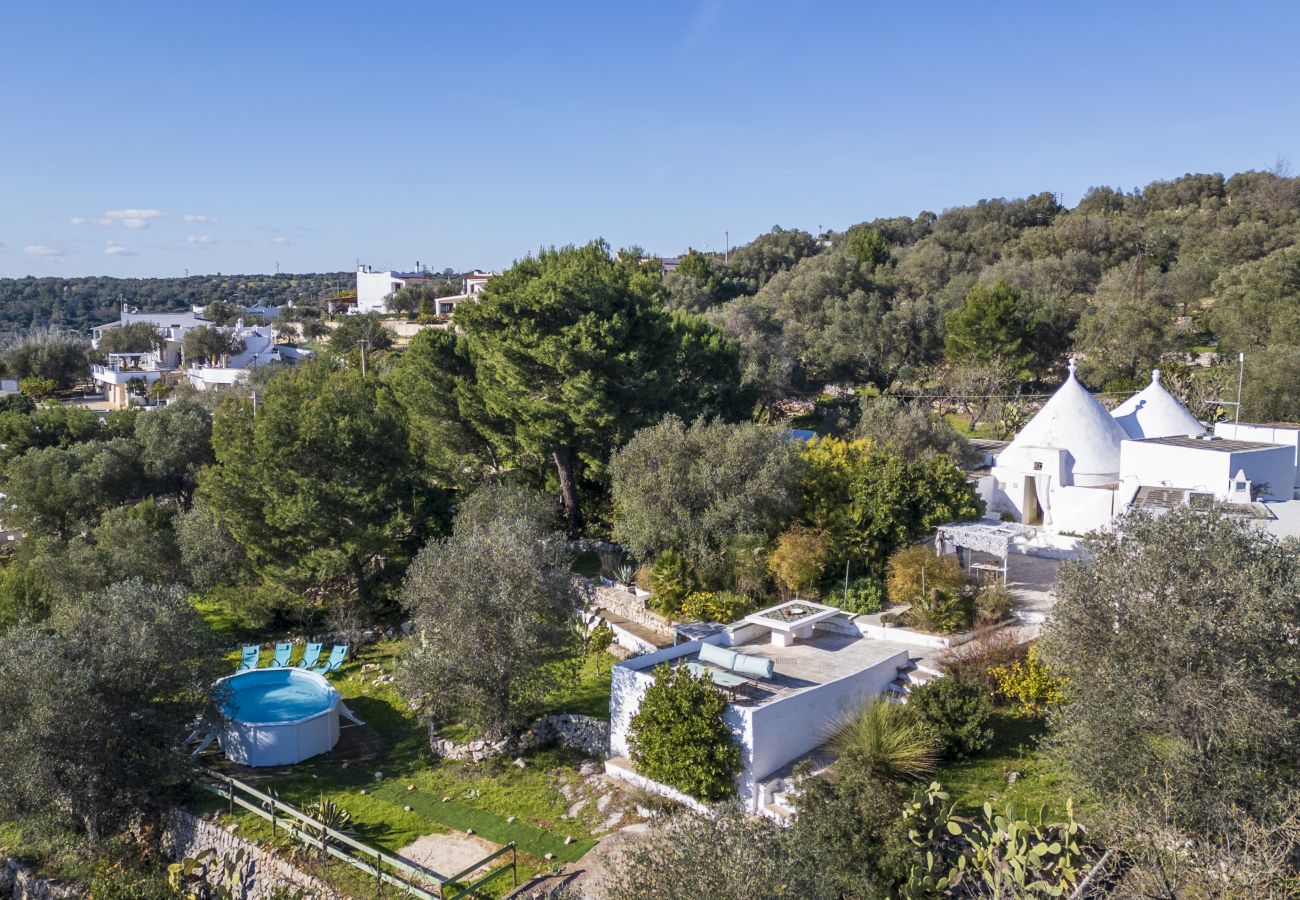 Trullo in Ostuni - Weißes Trullo-Haus mit kl. Pool & Garten