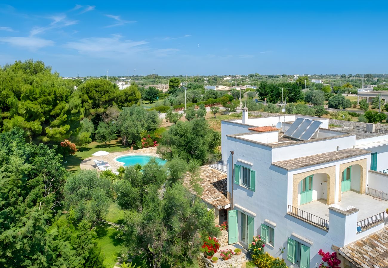 Villa in Castro - Geräumige Pool-Villa mit privat. Park 2km vom Meer