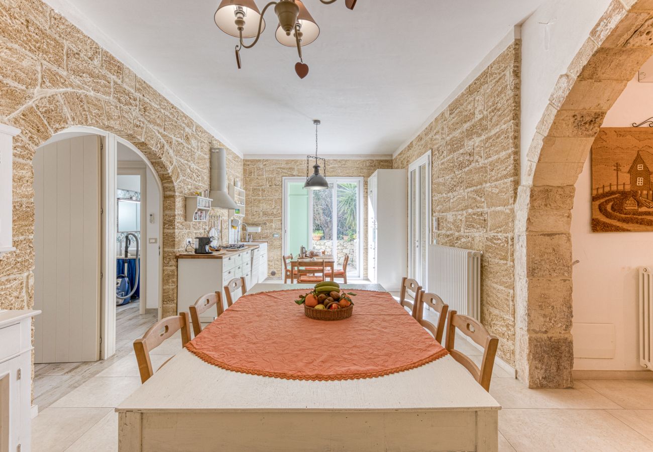 Villa in Castro - Geräumige Pool-Villa mit privat. Park 2km vom Meer