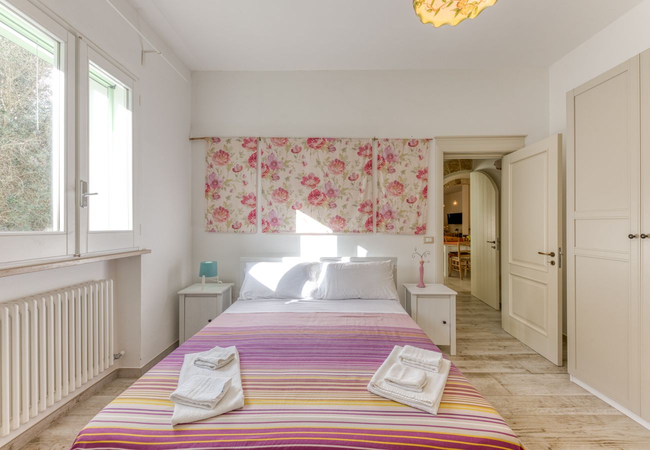 Villa in Castro - Geräumige Pool-Villa mit privat. Park 2km vom Meer