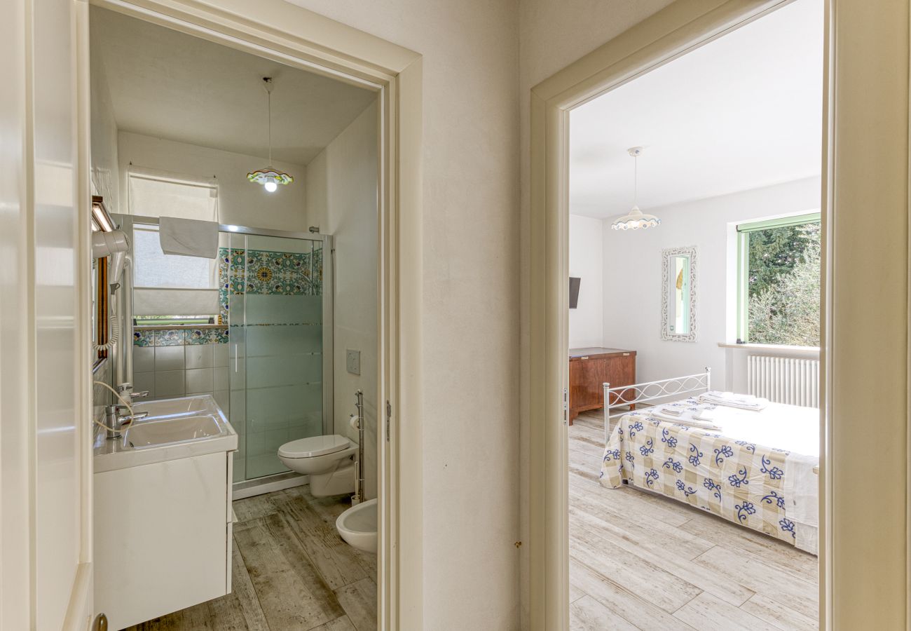 Villa in Castro - Geräumige Pool-Villa mit privat. Park 2km vom Meer