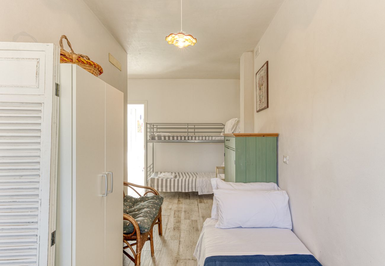 Villa in Castro - Geräumige Pool-Villa mit privat. Park 2km vom Meer