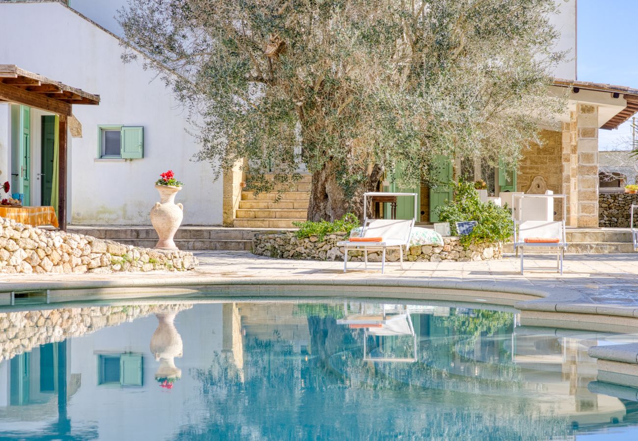 Villa in Castro - Geräumige Pool-Villa mit privat. Park 2km vom Meer