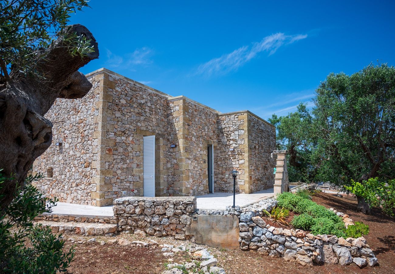 Villa in Torre Vado - Wunderschönes Anwesen mit Pool, Meerblick, Garten