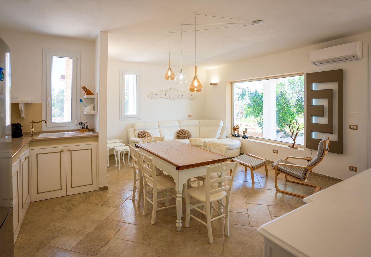 Villa in Torre Vado - Wunderschönes Anwesen mit Pool, Meerblick, Garten