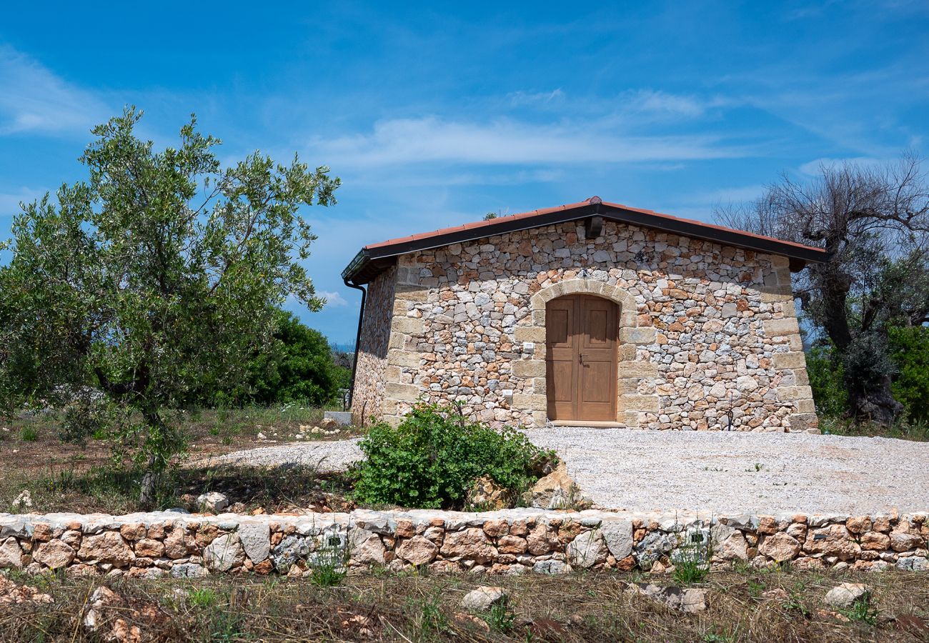 Villa in Torre Vado - Wunderschönes Anwesen mit Pool, Meerblick, Garten
