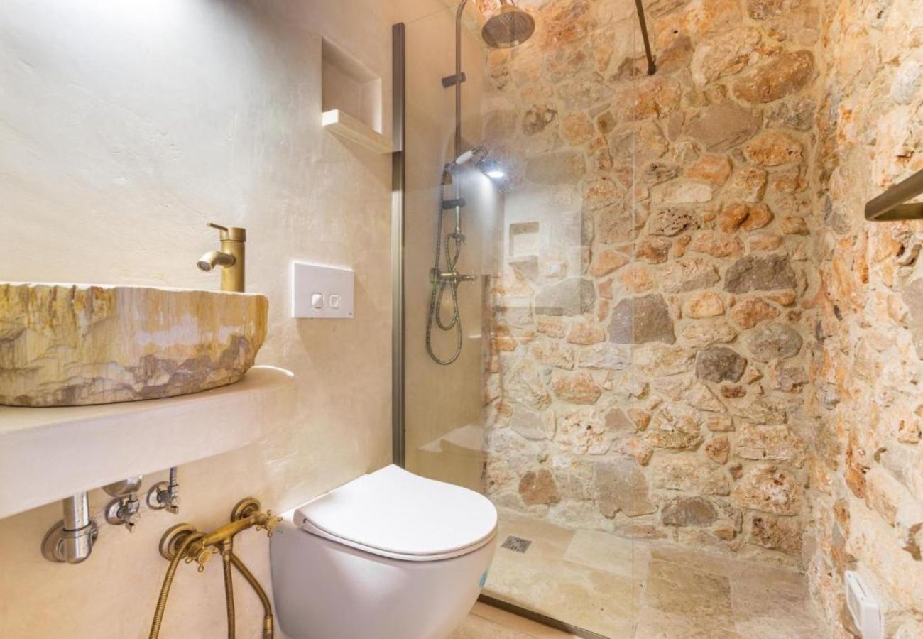 Villa in Torre Vado - Wunderschönes Anwesen mit Pool, Meerblick, Garten