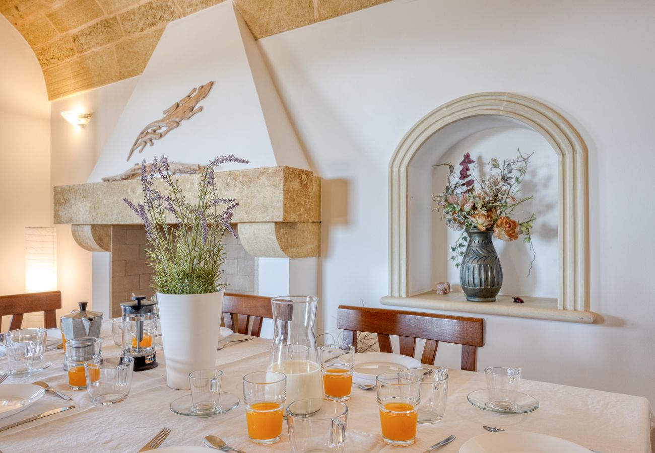 Villa in Torre Pali - 2km vom Sandstrand: Pool-Ferienhaus mit Meerblick