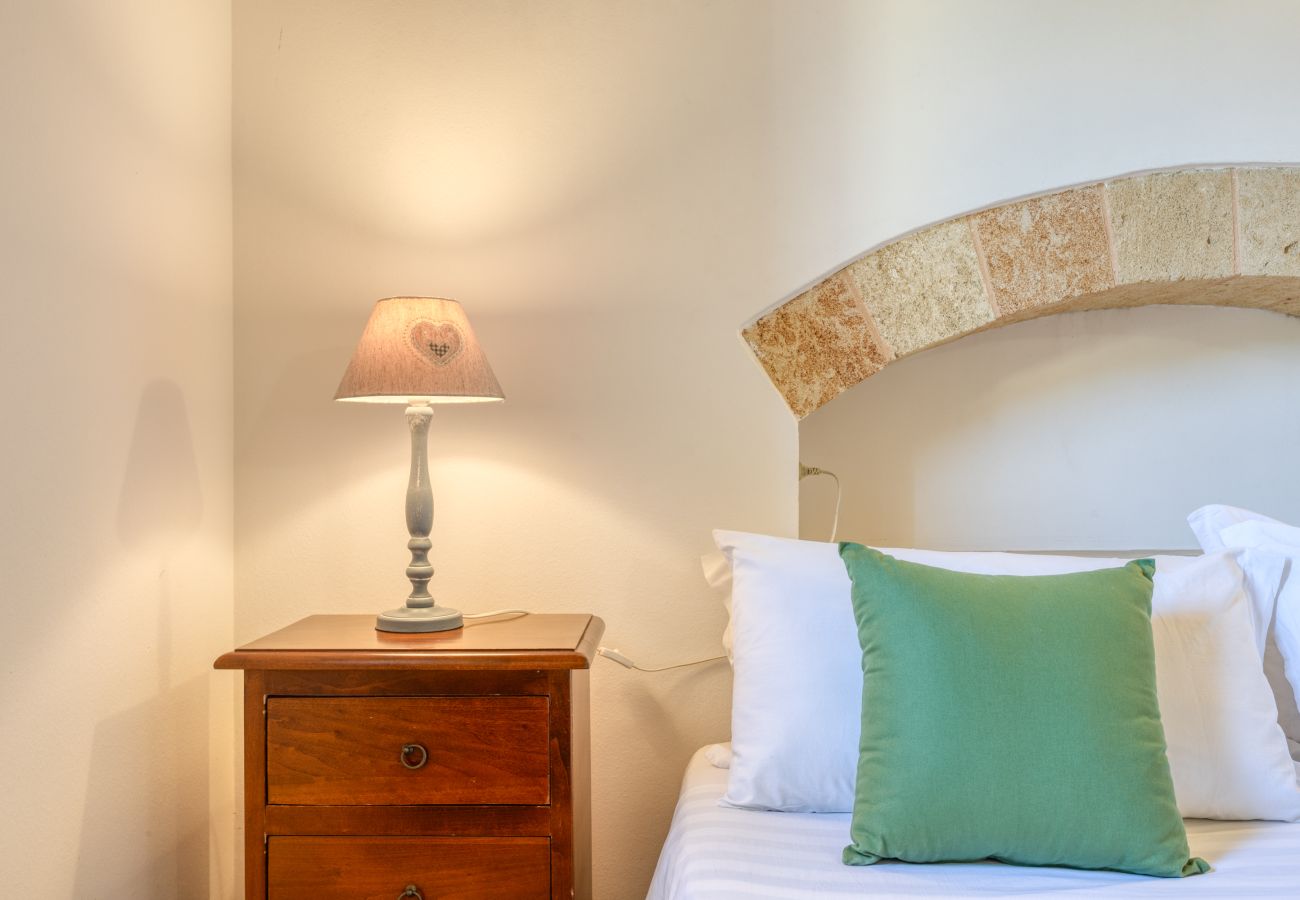 Villa in Torre Pali - 2km vom Sandstrand: Pool-Ferienhaus mit Meerblick