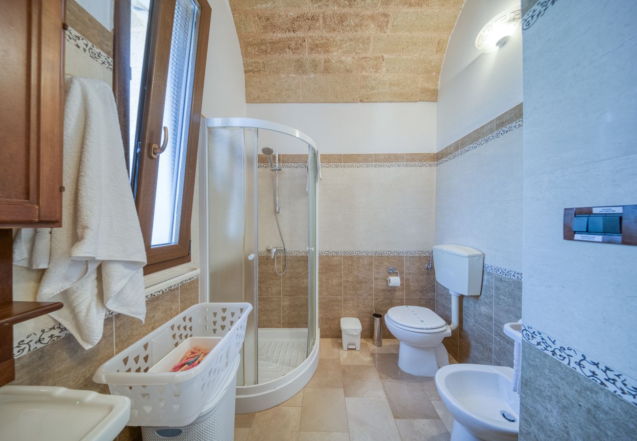 Villa in Torre Pali - 2km vom Sandstrand: Pool-Ferienhaus mit Meerblick