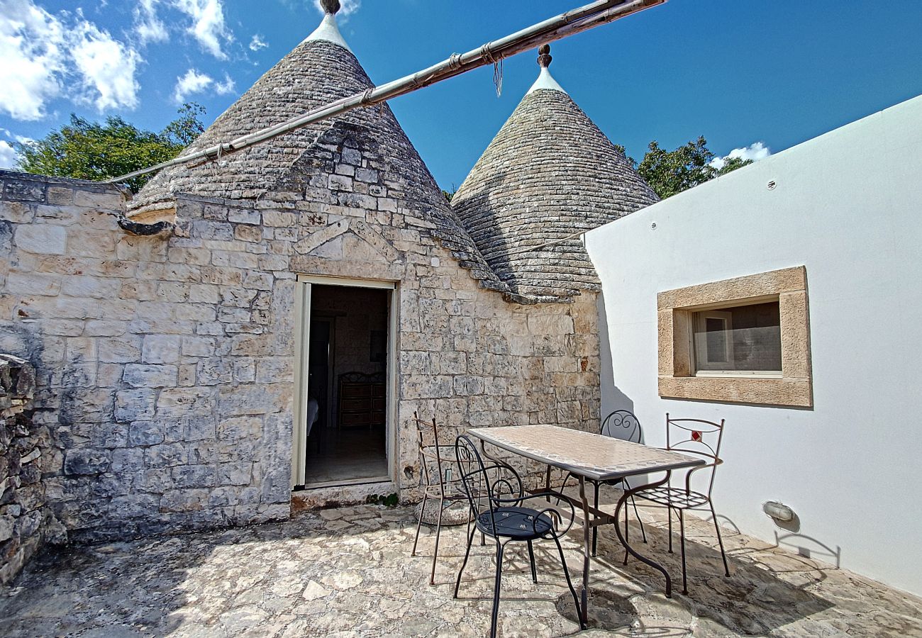 Villa in Cisternino - Charmantes Trulli-Anwesen mit Pool