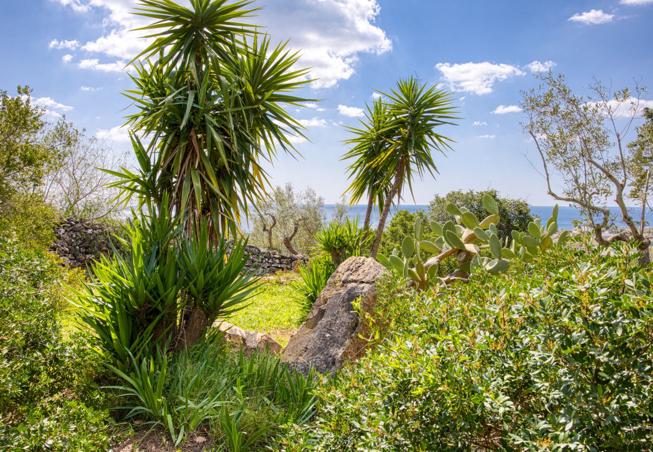 Finca in Patù - Hübsches Steinhaus mit Meerblick u. Außenwhirlpool