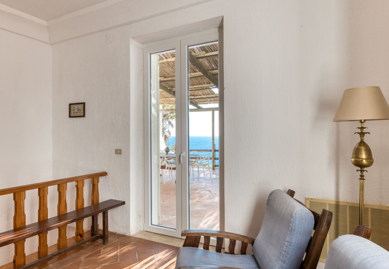 Villa in Castro - Einzigartige Villa m. Meerzugang & Meerblick (Haus A)