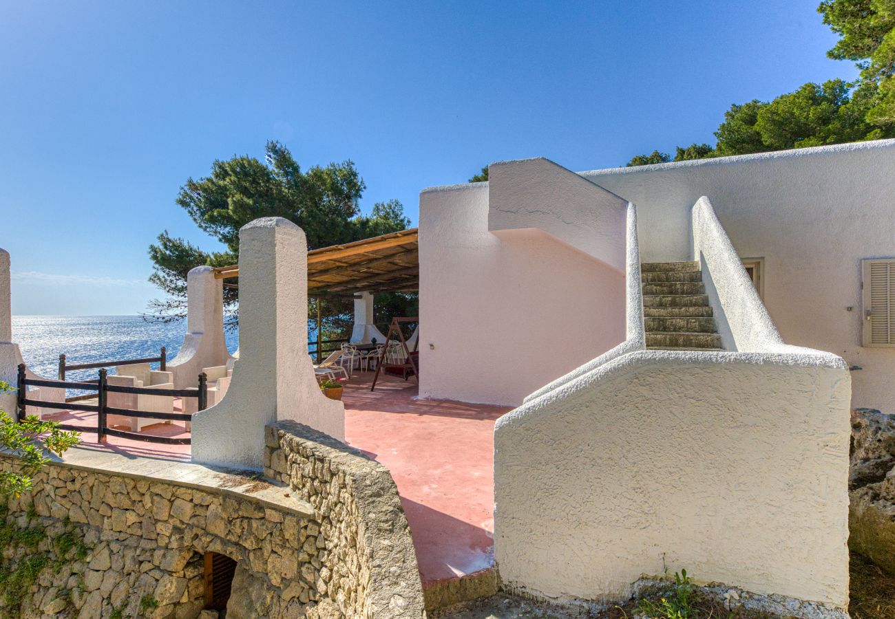 Villa in Castro - Einzigartige Villa m. Meerzugang & Meerblick (Haus A)