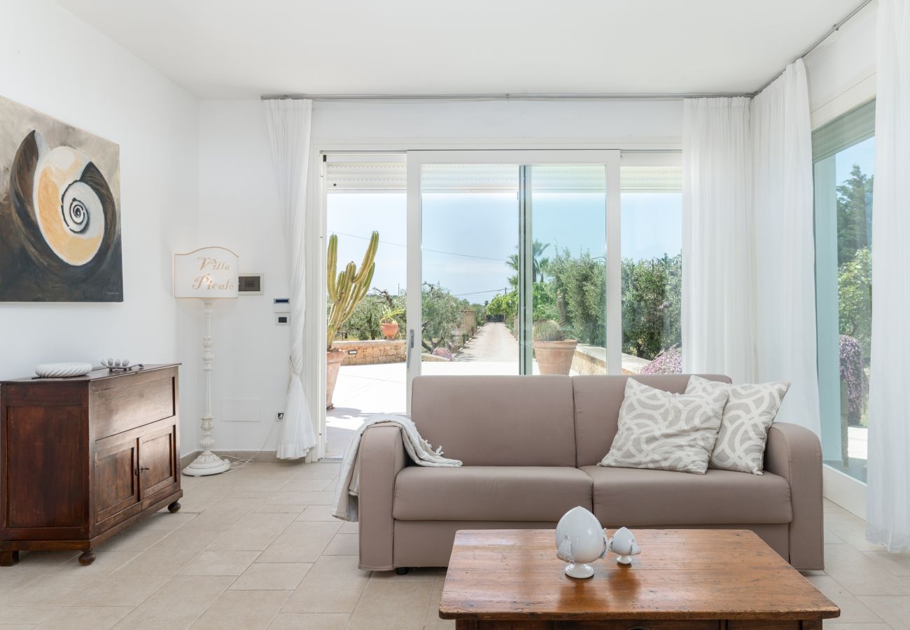 Villa in Torre San Giovanni - Fantastische Strandvilla mit Pool und Garten