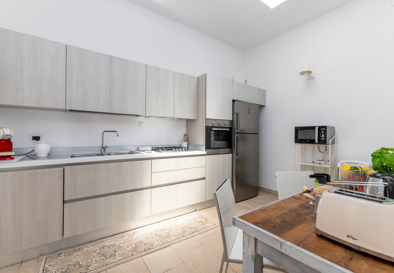 Villa in Torre San Giovanni - Fantastische Strandvilla mit Pool und Garten
