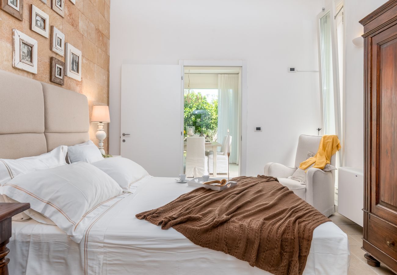 Villa in Torre San Giovanni - Fantastische Strandvilla mit Pool und Garten