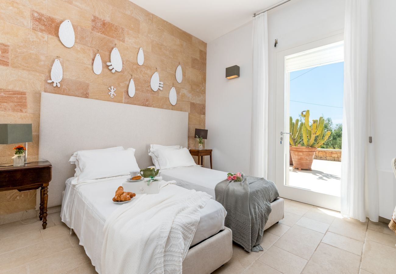 Villa in Torre San Giovanni - Fantastische Strandvilla mit Pool und Garten
