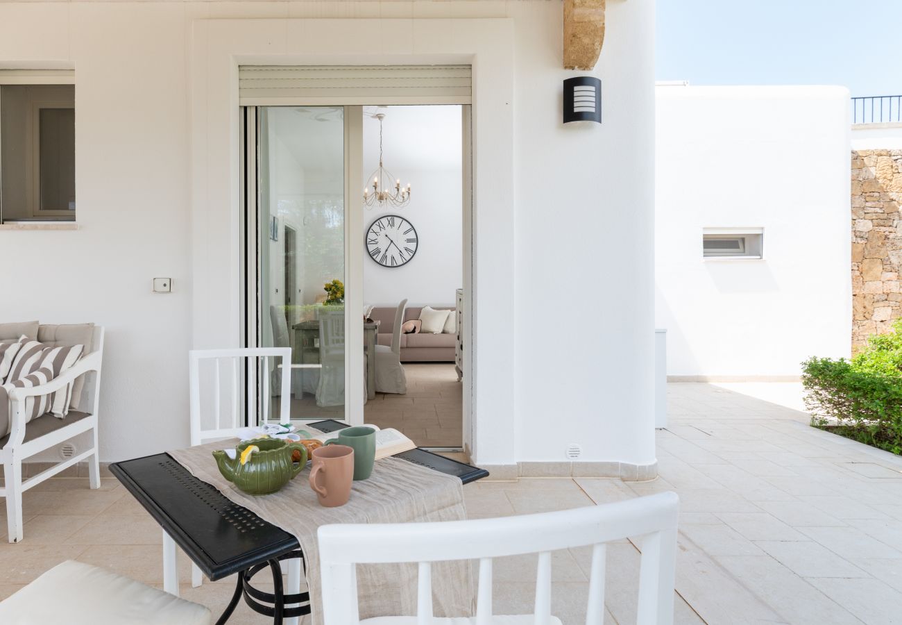 Villa in Torre San Giovanni - Fantastische Strandvilla mit Pool und Garten