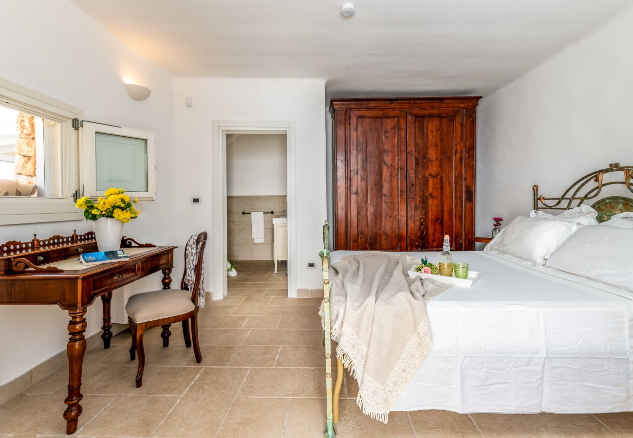 Villa in Torre San Giovanni - Fantastische Strandvilla mit Pool und Garten