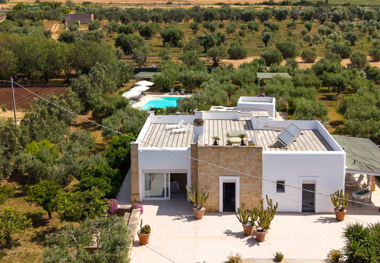 Villa in Torre San Giovanni - Fantastische Strandvilla mit Pool und Garten
