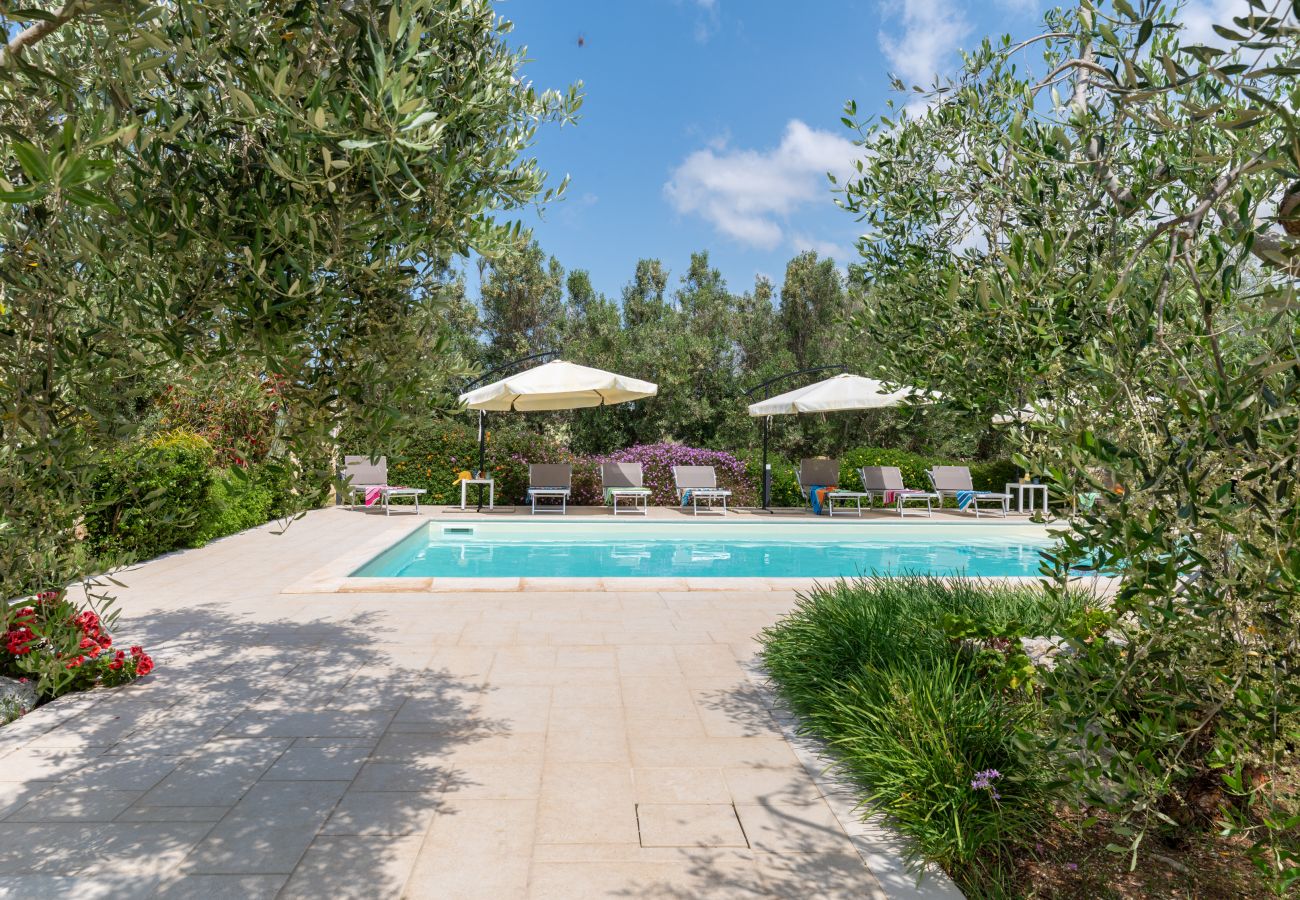 Villa in Torre San Giovanni - Fantastische Strandvilla mit Pool und Garten