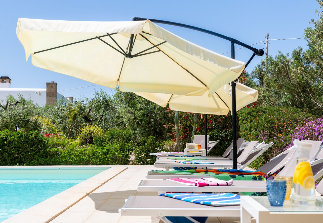 Villa in Torre San Giovanni - Fantastische Strandvilla mit Pool und Garten