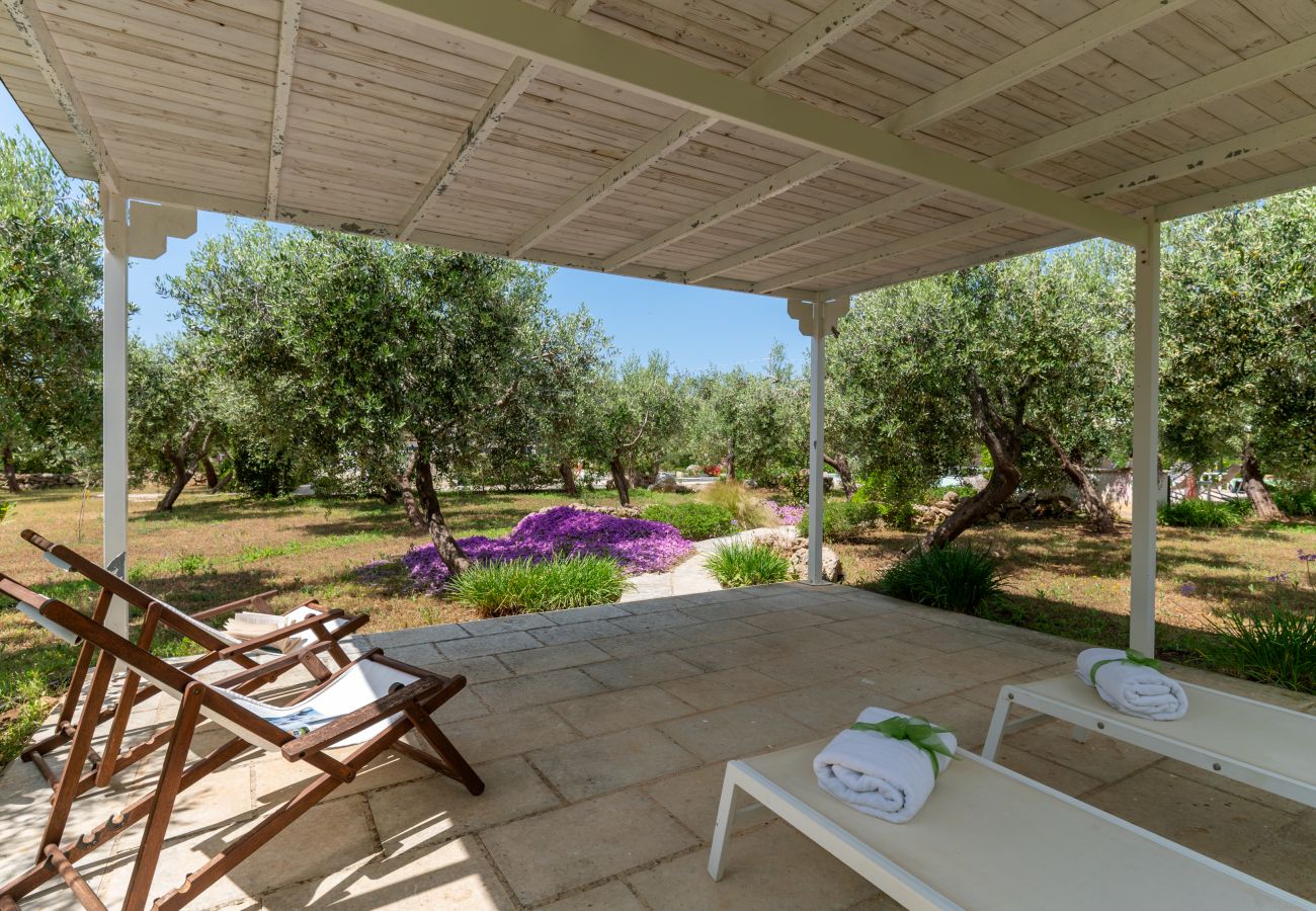 Villa in Torre San Giovanni - Fantastische Strandvilla mit Pool und Garten
