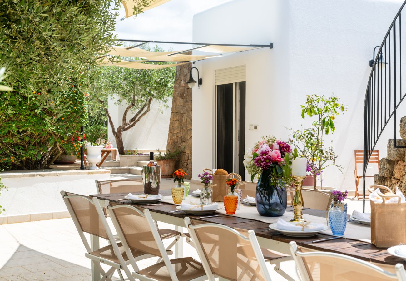 Villa in Torre San Giovanni - Fantastische Strandvilla mit Pool und Garten