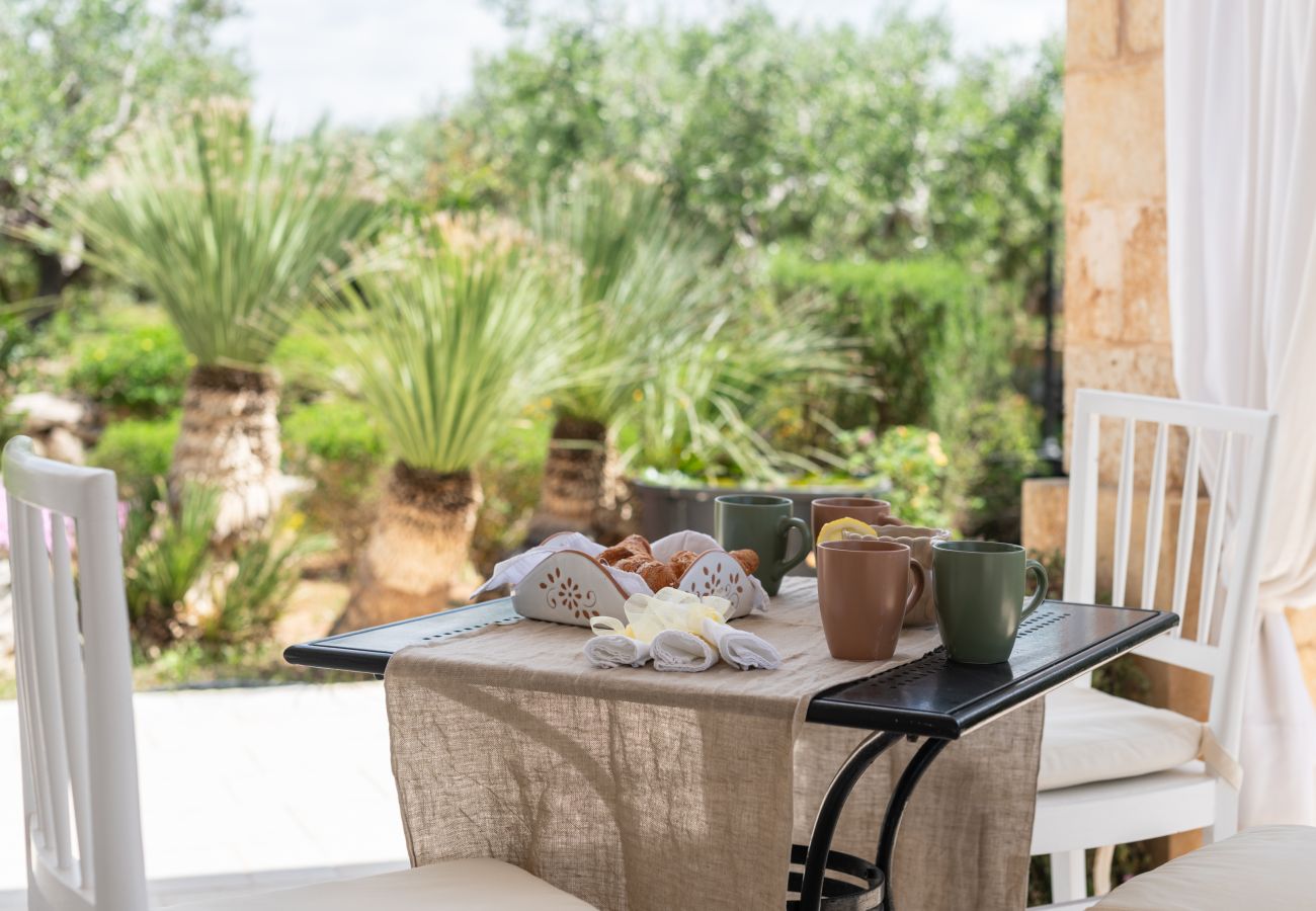 Villa in Torre San Giovanni - Fantastische Strandvilla mit Pool und Garten