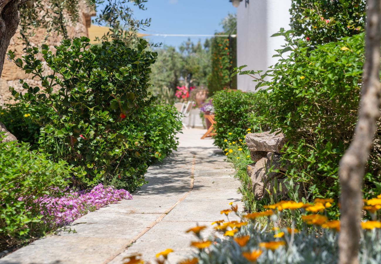 Villa in Torre San Giovanni - Fantastische Strandvilla mit Pool und Garten
