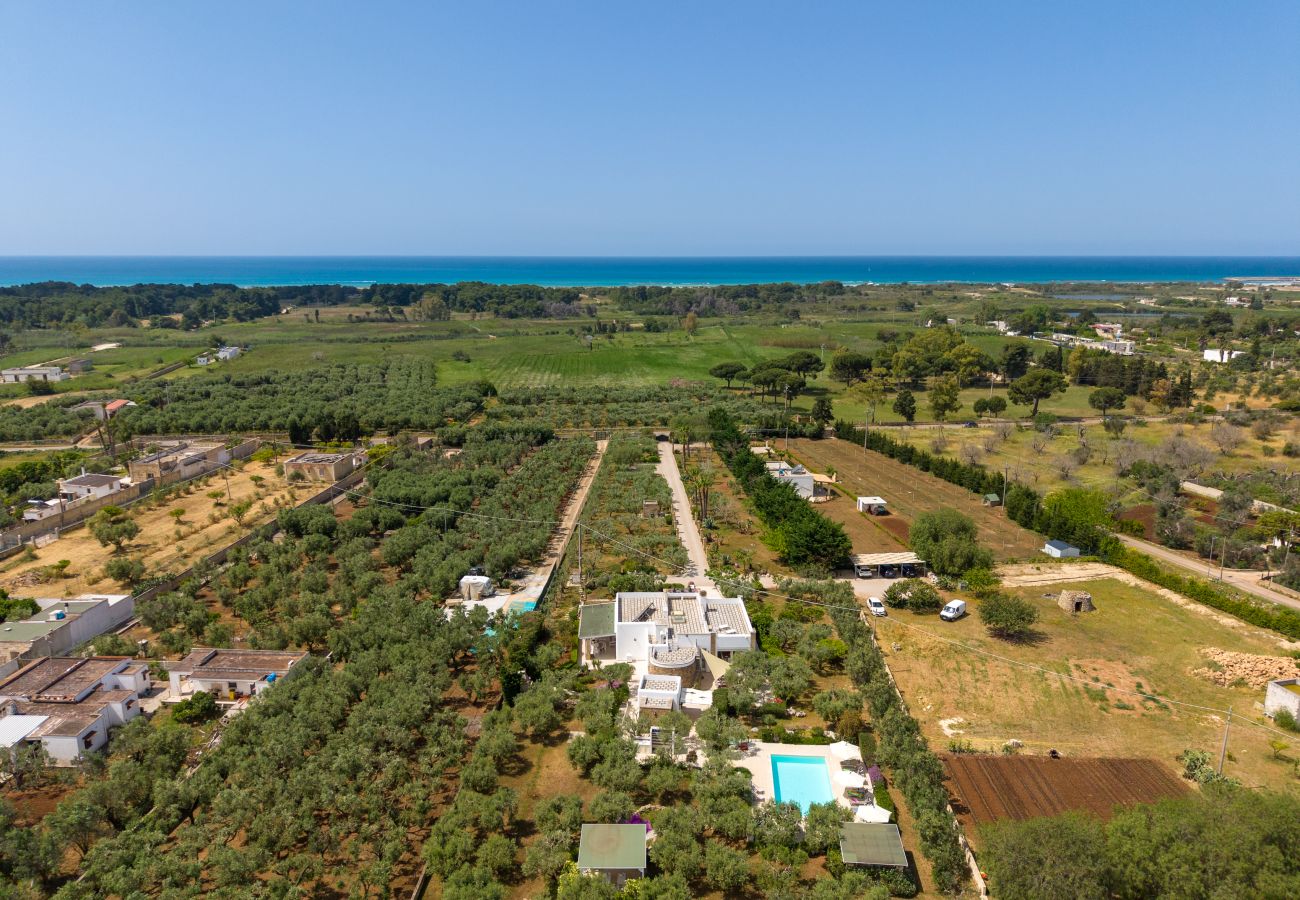 Villa in Torre San Giovanni - Fantastische Strandvilla mit Pool und Garten