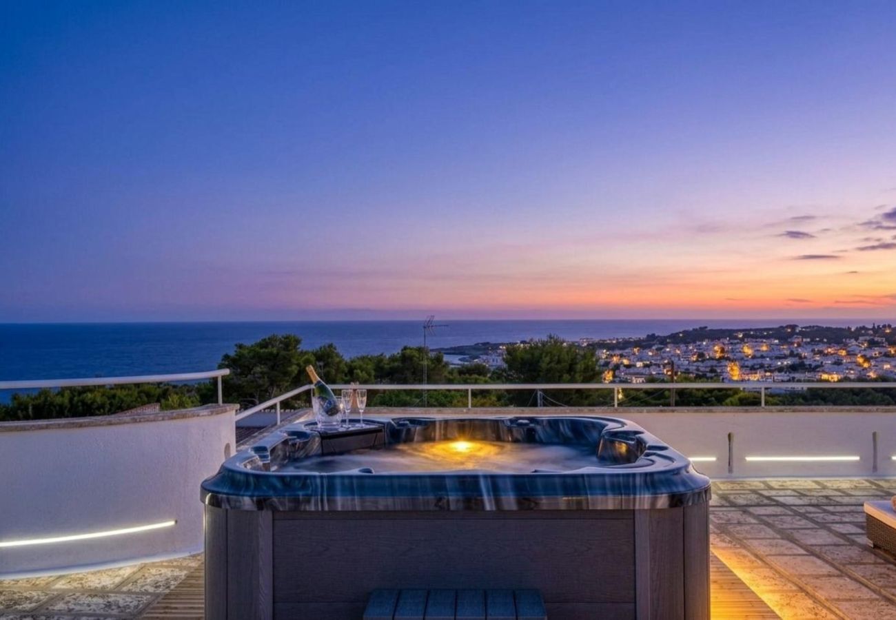 Ferienhaus in Leuca - Terrassenhaus mit Meerblick und Außenwhirlpool