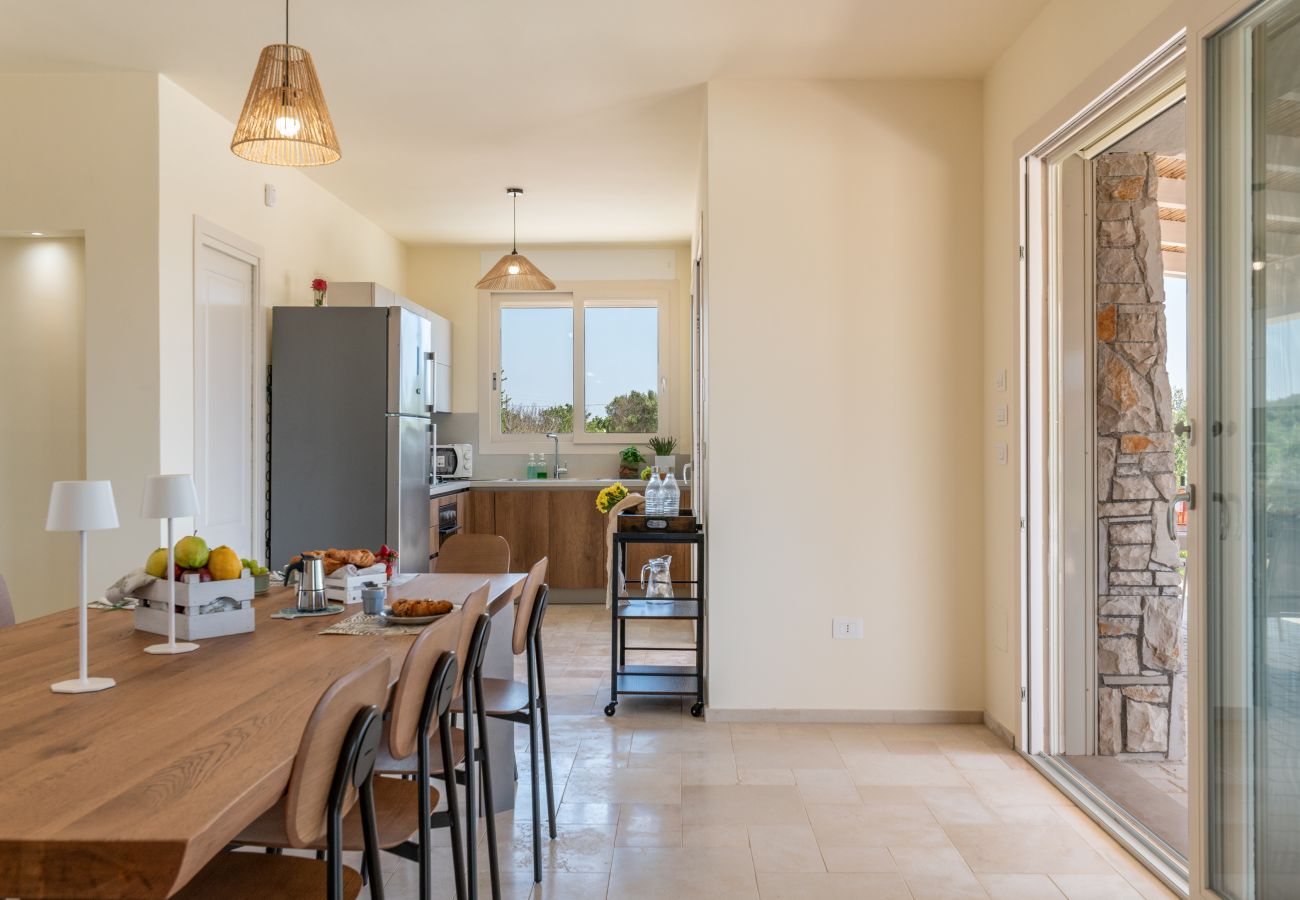 Villa in Torre Pali - Gehobene Designvilla, 2 Ebenen m. Pool u.Meerblick